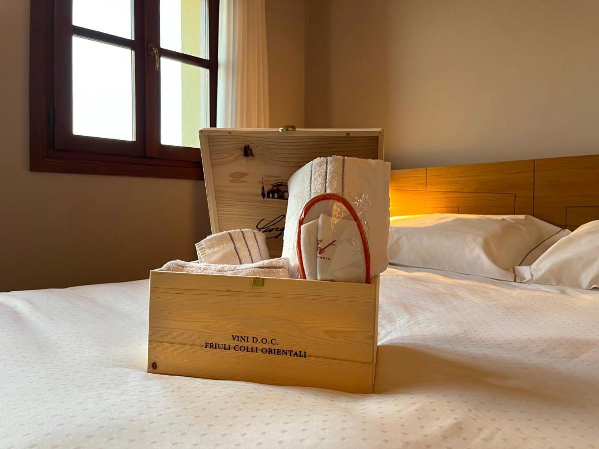 Elliot Osteria E Dormire In Collina Manzano エクステリア 写真