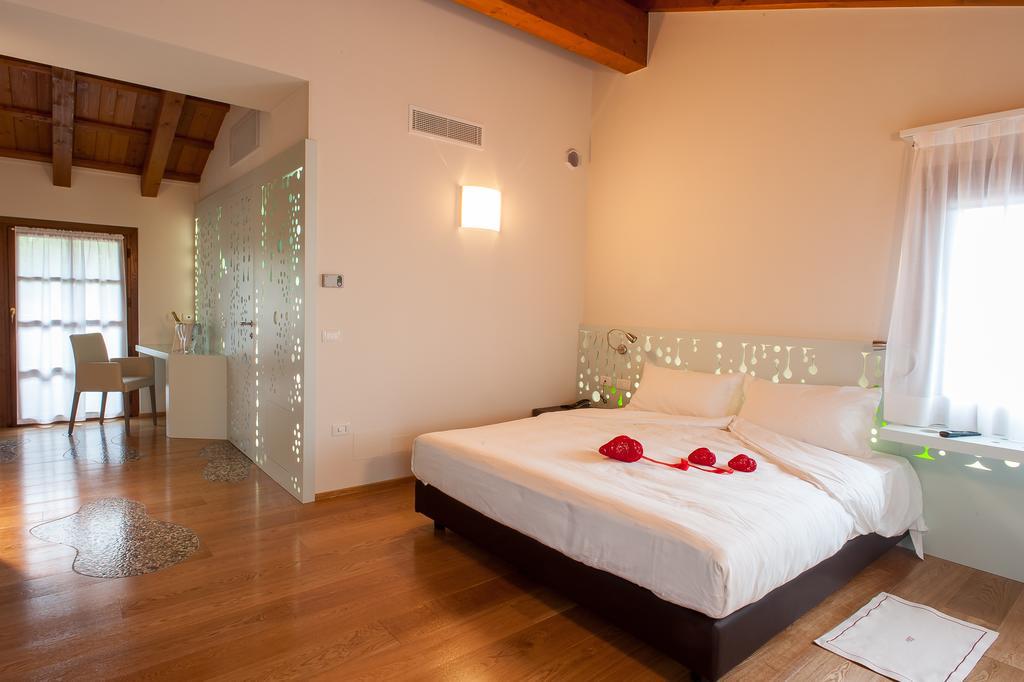 Elliot Osteria E Dormire In Collina Manzano 部屋 写真