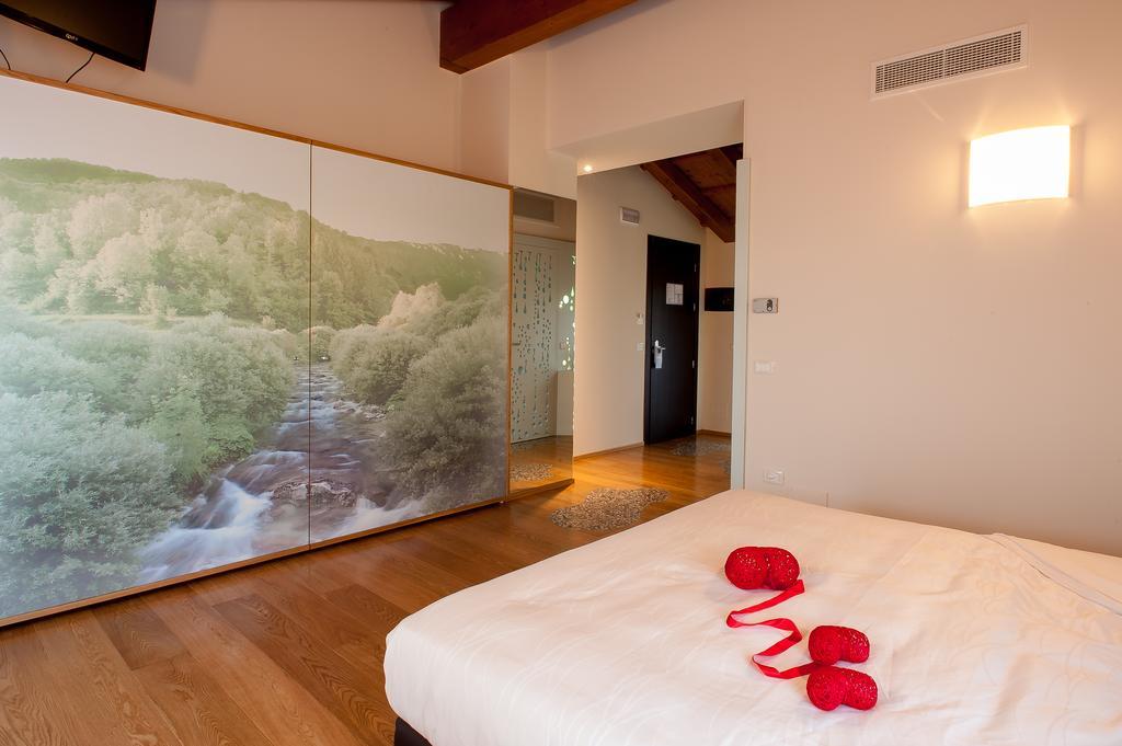 Elliot Osteria E Dormire In Collina Manzano 部屋 写真