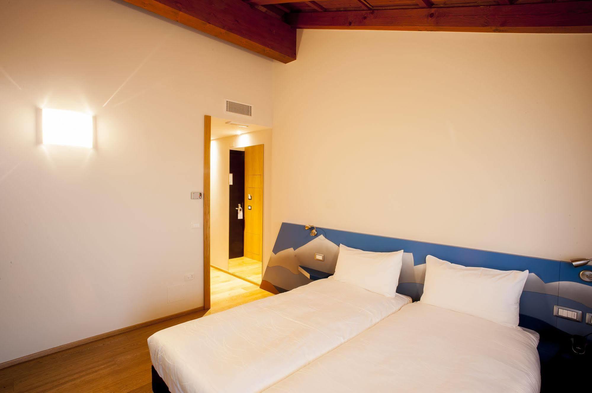 Elliot Osteria E Dormire In Collina Manzano エクステリア 写真