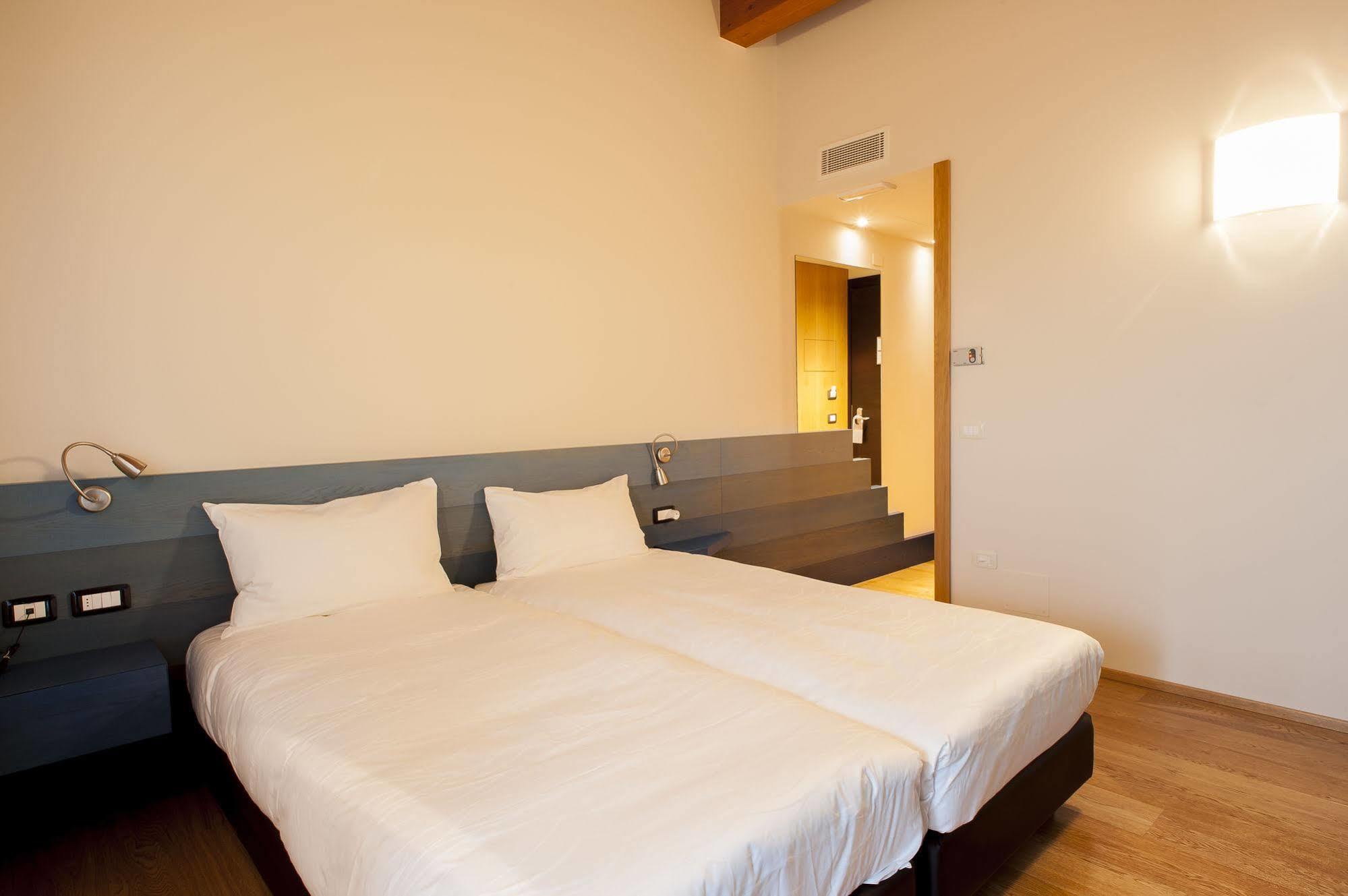 Elliot Osteria E Dormire In Collina Manzano エクステリア 写真