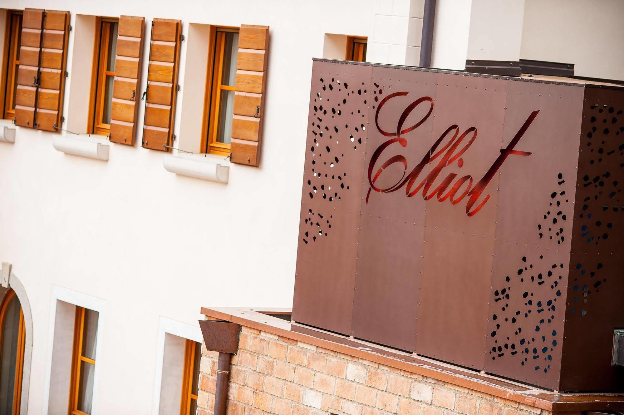 Elliot Osteria E Dormire In Collina Manzano エクステリア 写真