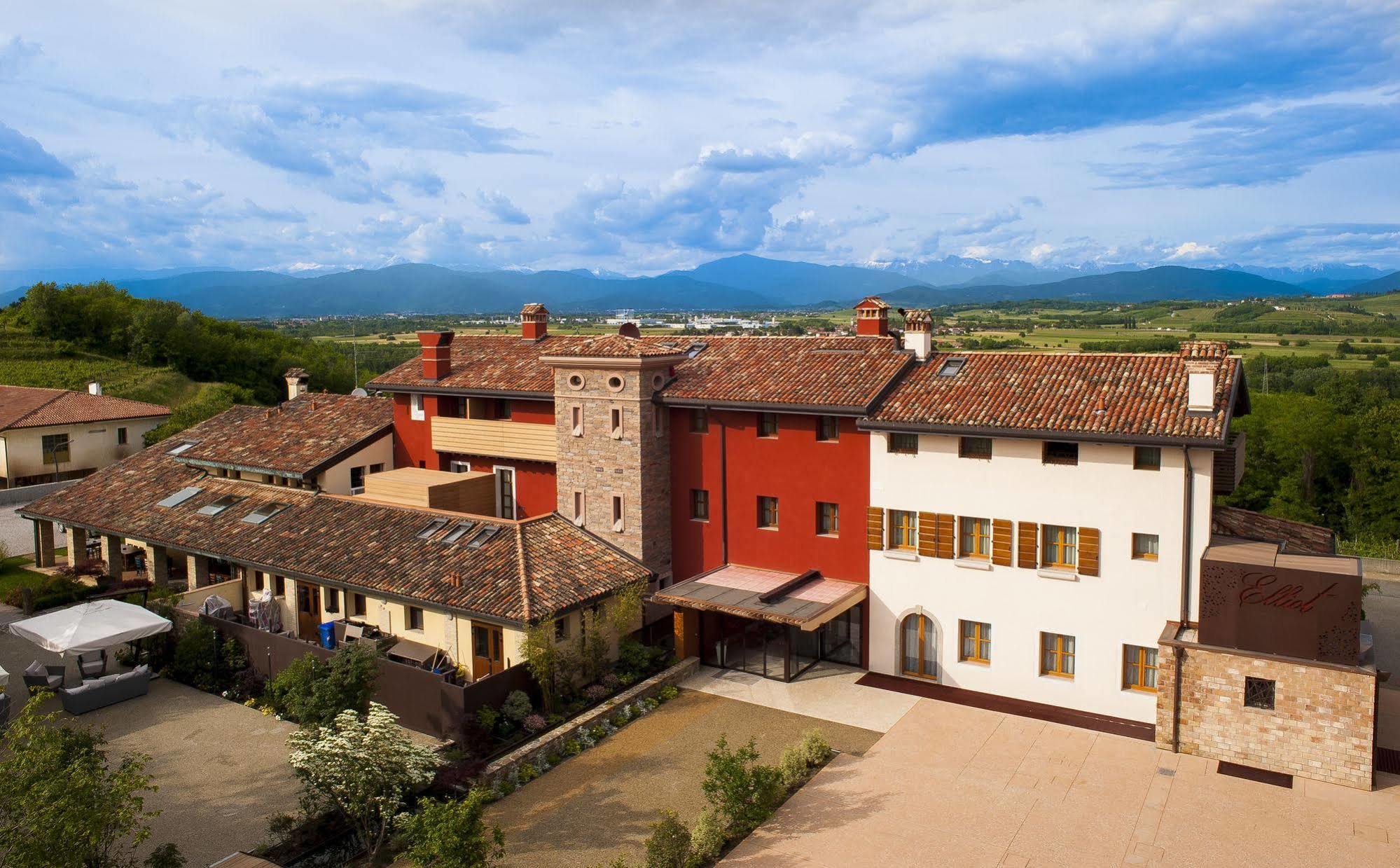 Elliot Osteria E Dormire In Collina Manzano エクステリア 写真